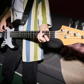 Acoustic Vs Electric Guitar The Ultimate Beginner Guide